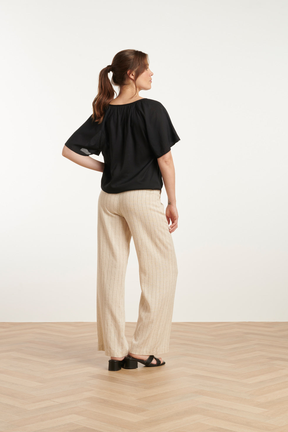 25127 Sand Pinstriped Linnen Trousers