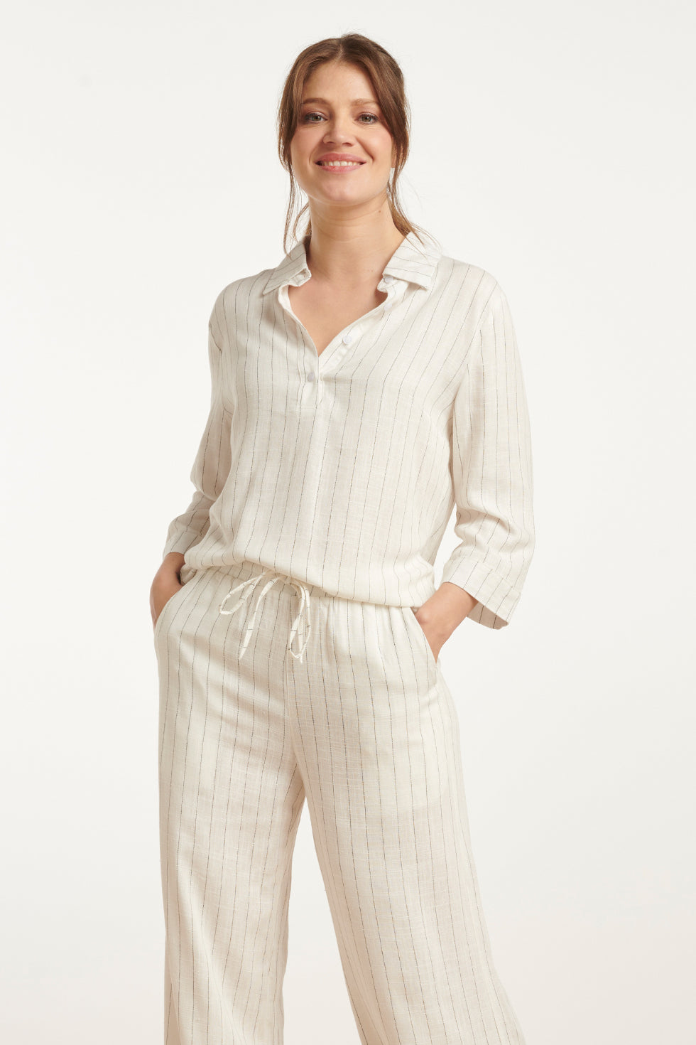 25129 Witte Pinstripe Linnen Top Met V-Hals