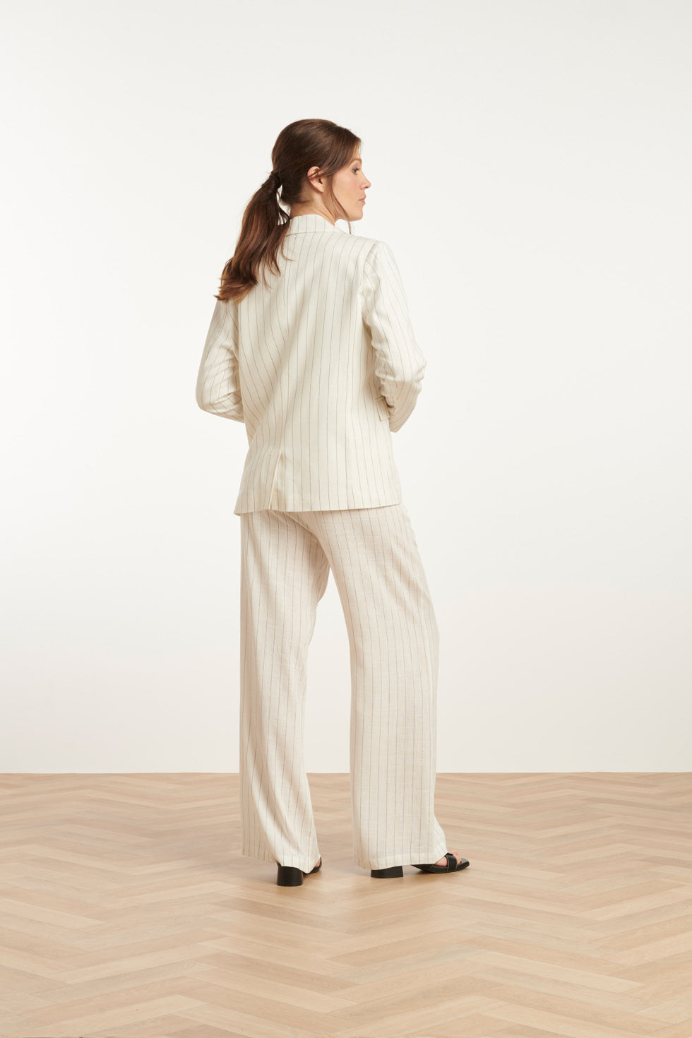 25130 Witte Pinstripe Linnen Blazer