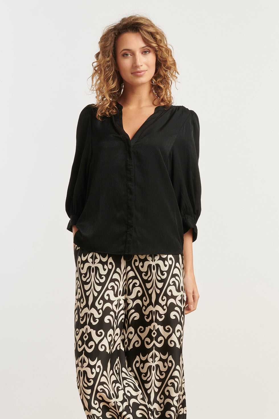 25142 Zwarte Rayon Satijnen Blouse