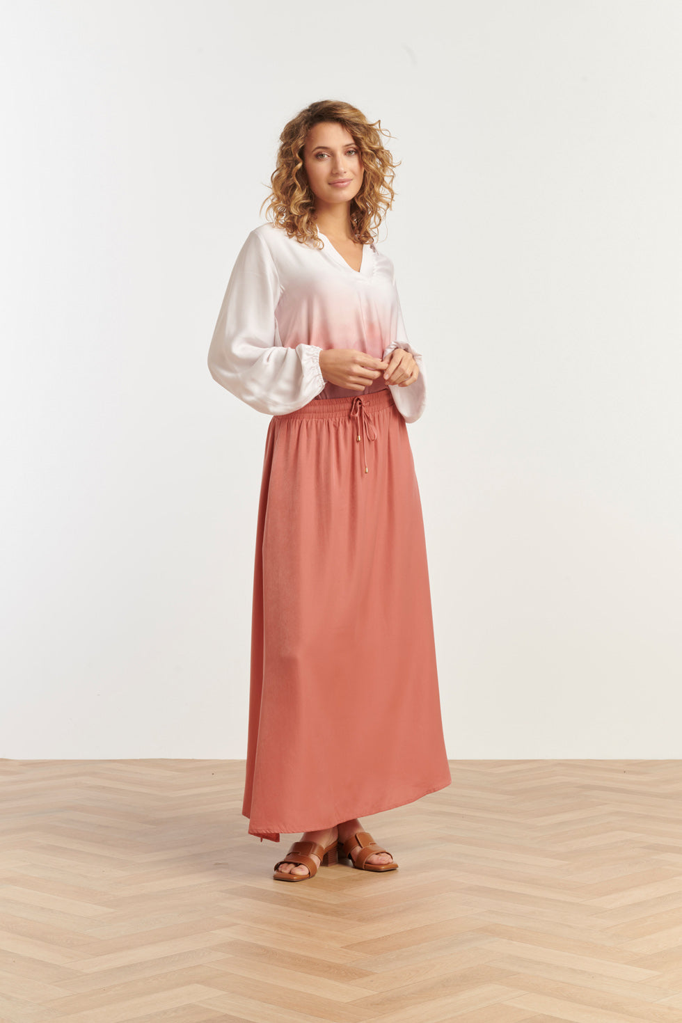 25143 Roze Rayon Satin Maxi Rok