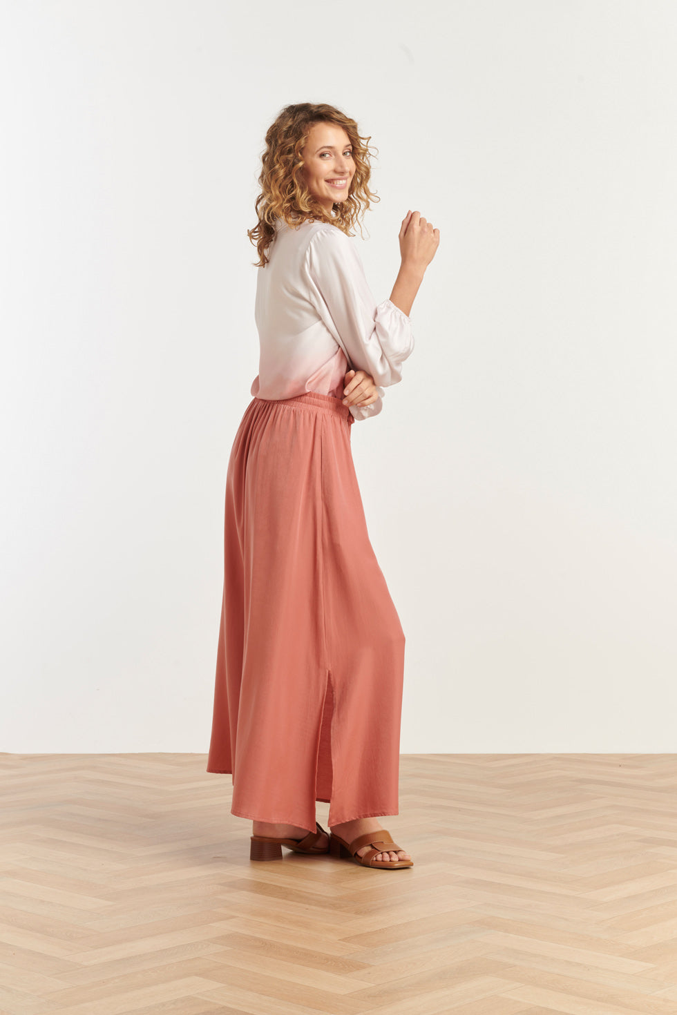 25143 Roze Rayon Satin Maxi Rok