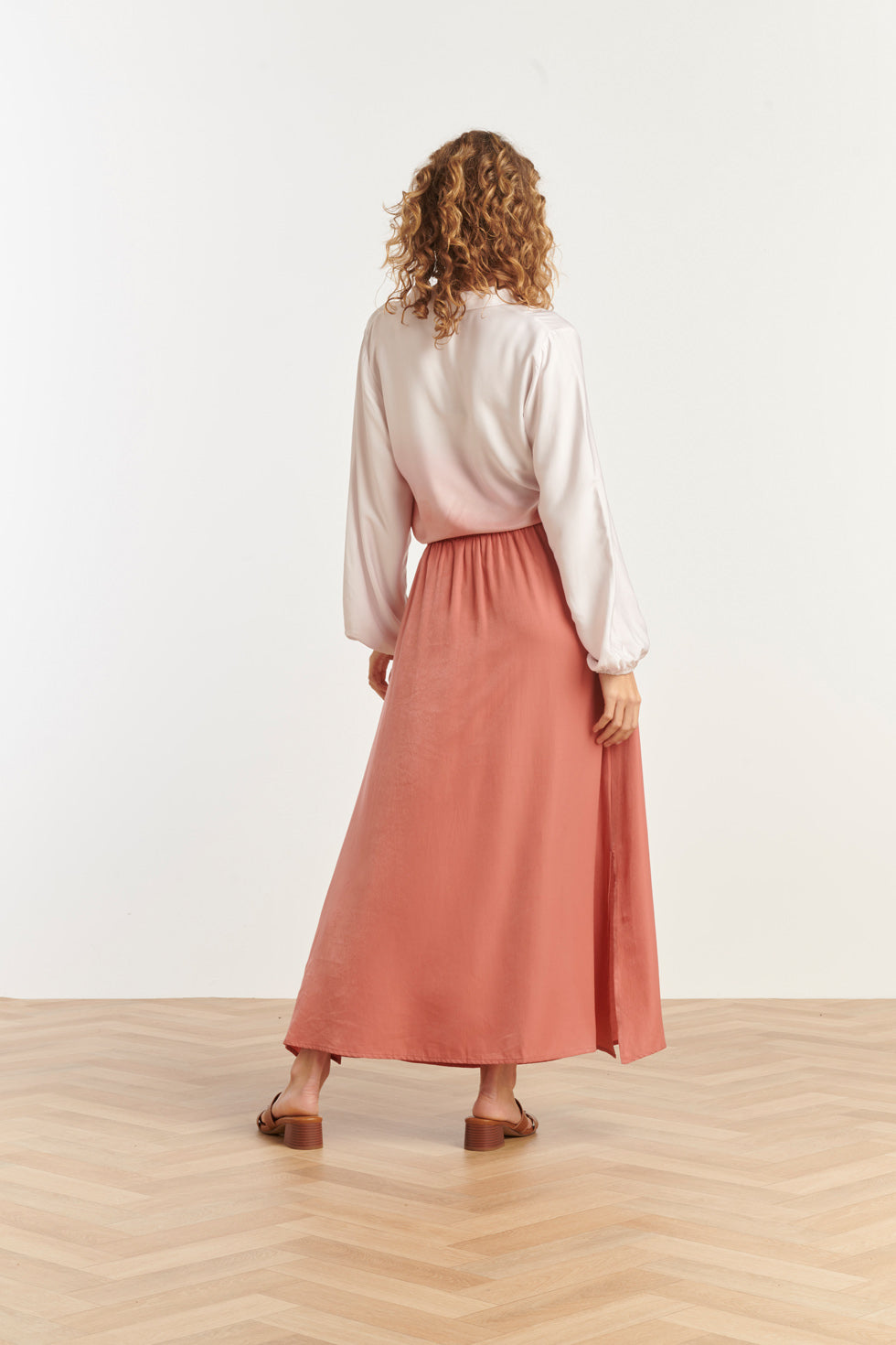 25143 Roze Rayon Satin Maxi Rok