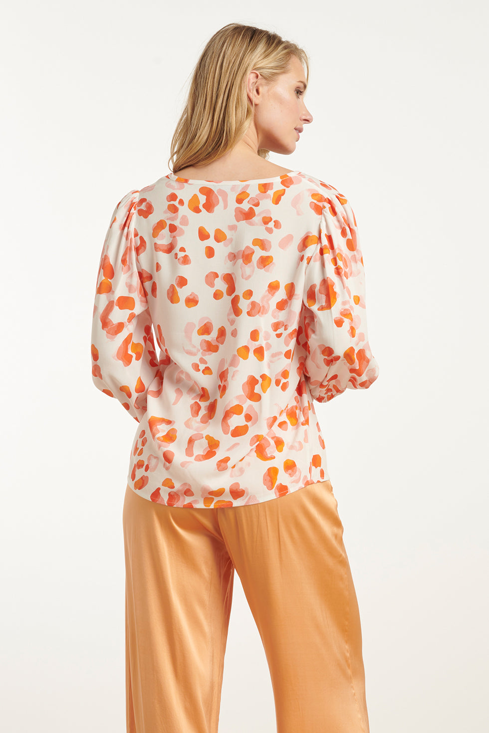 25164 Oranje & Perzik Animal Print Top Met V-Hals