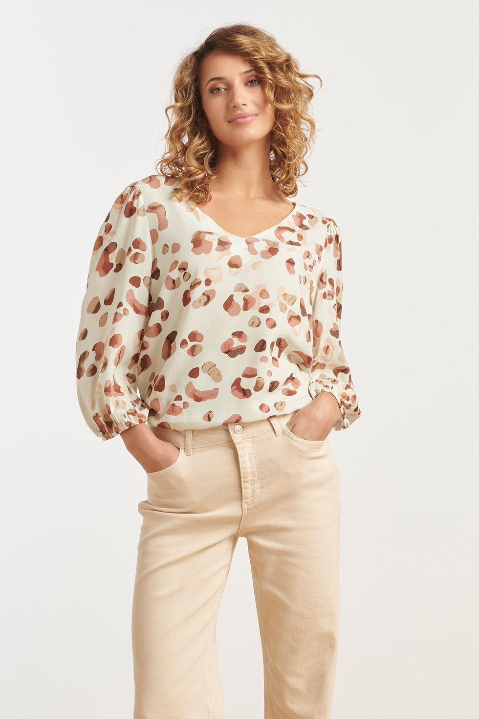 25164 Sand En Bruine Animal Print Top Met V-Hals