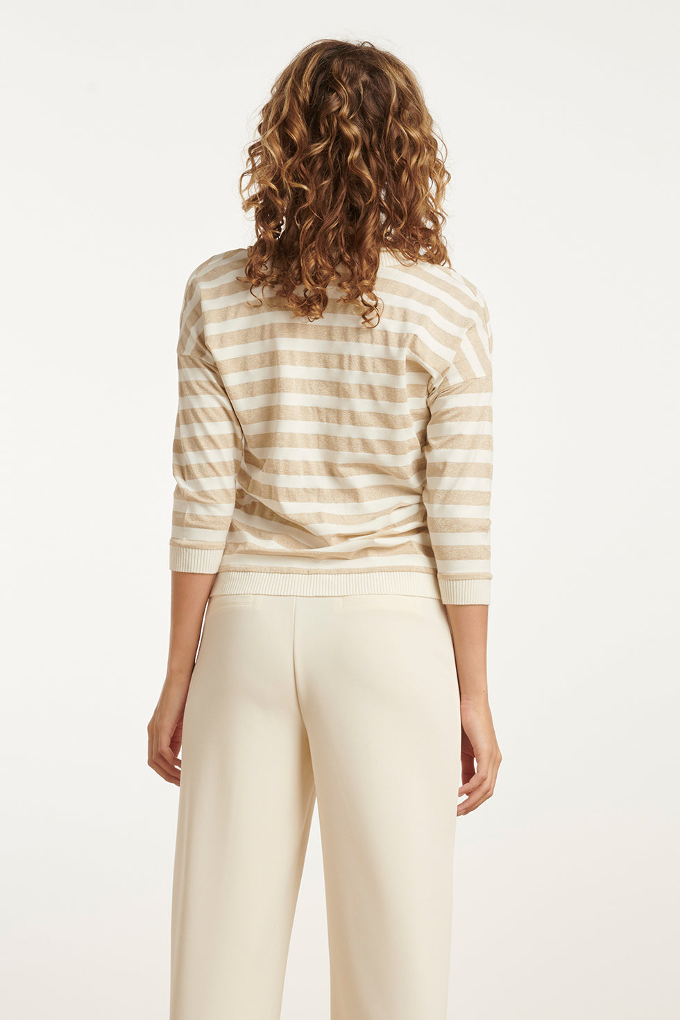 25180 Off White En Gouden Top Met Chevron Streepprint