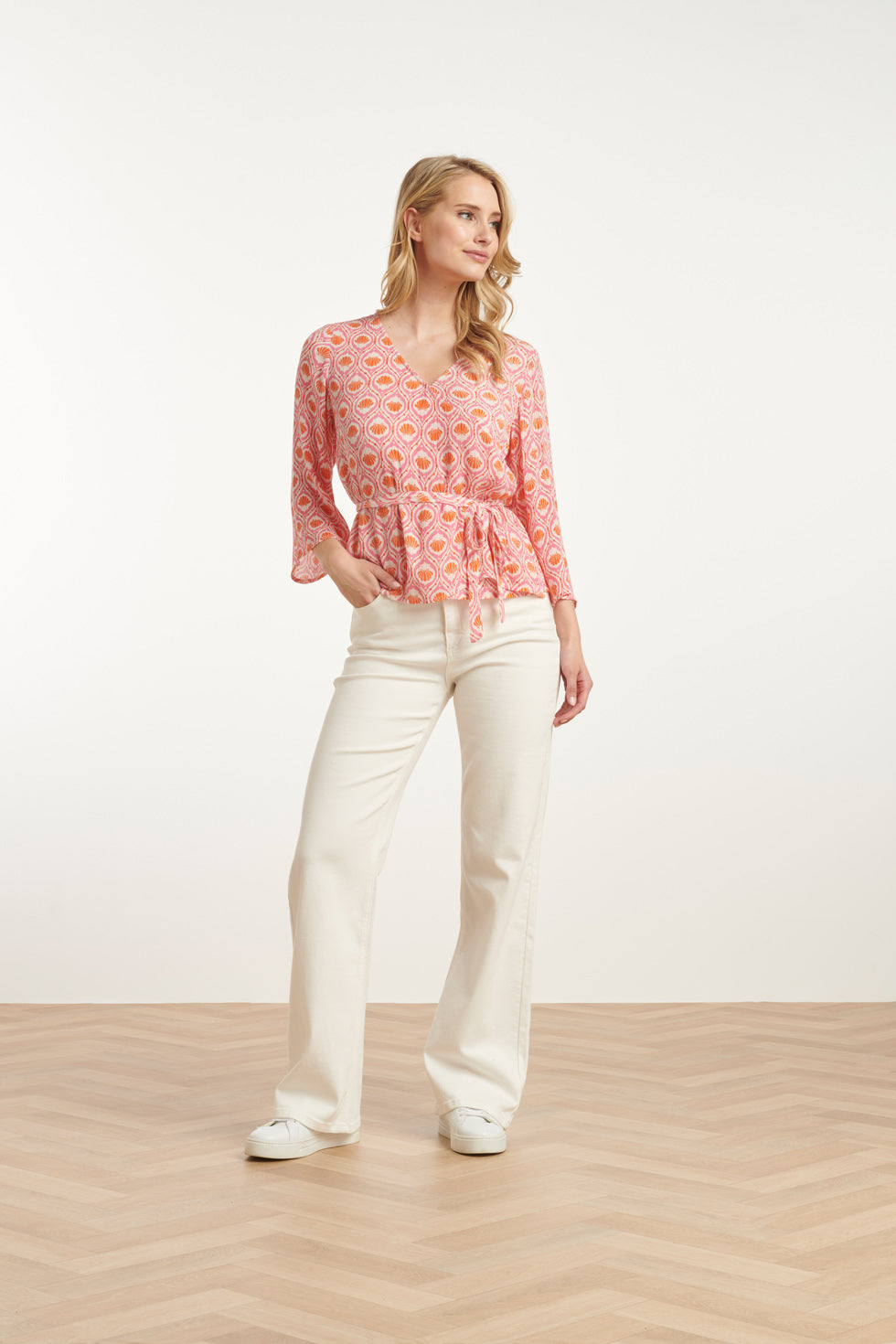 25184 Wrap Top Met Schelpenprint In Perzik En Roze