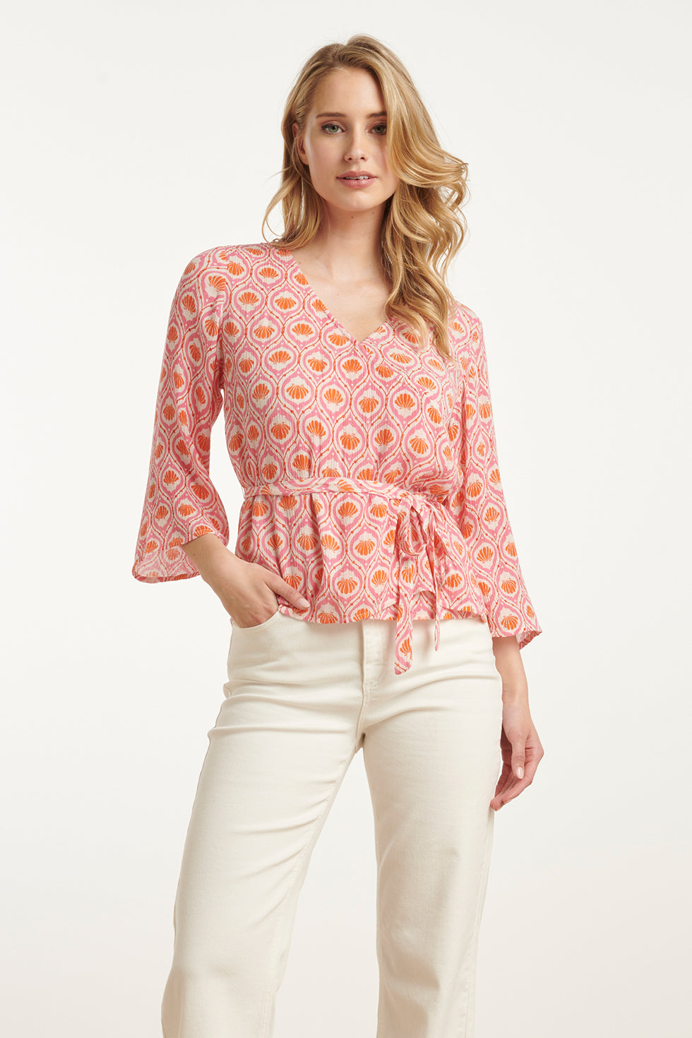 25184 Wrap Top Met Schelpenprint In Perzik En Roze