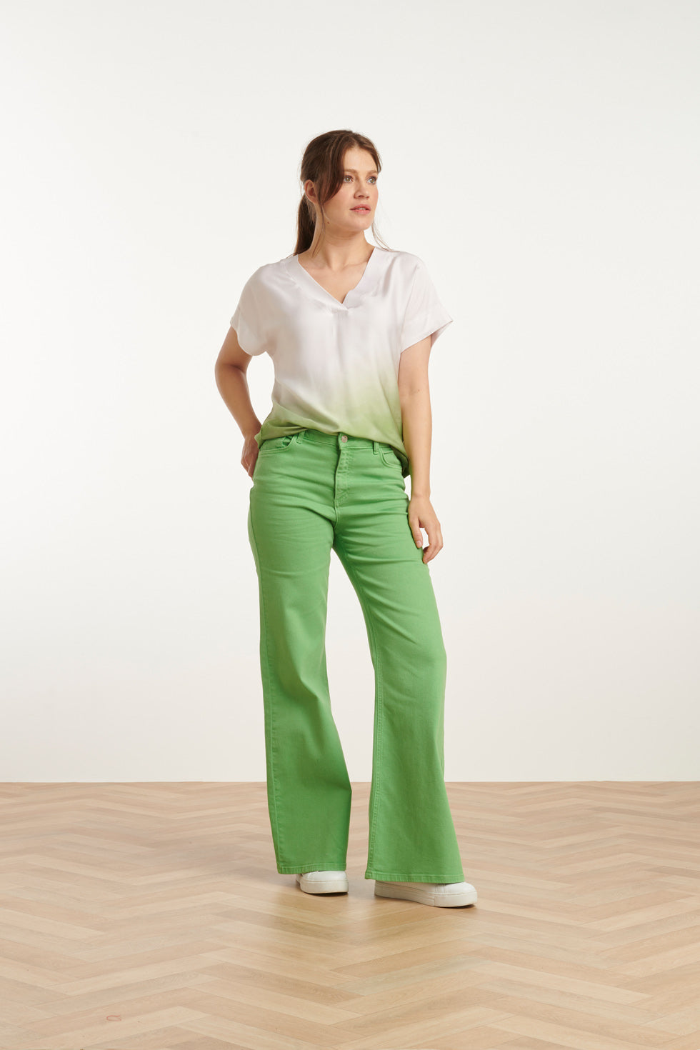 25206 Lichtgroene Flared Jeans