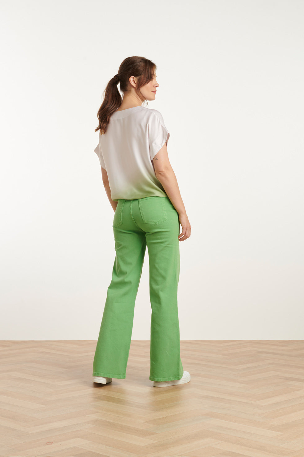 25206 Lichtgroene Flared Jeans