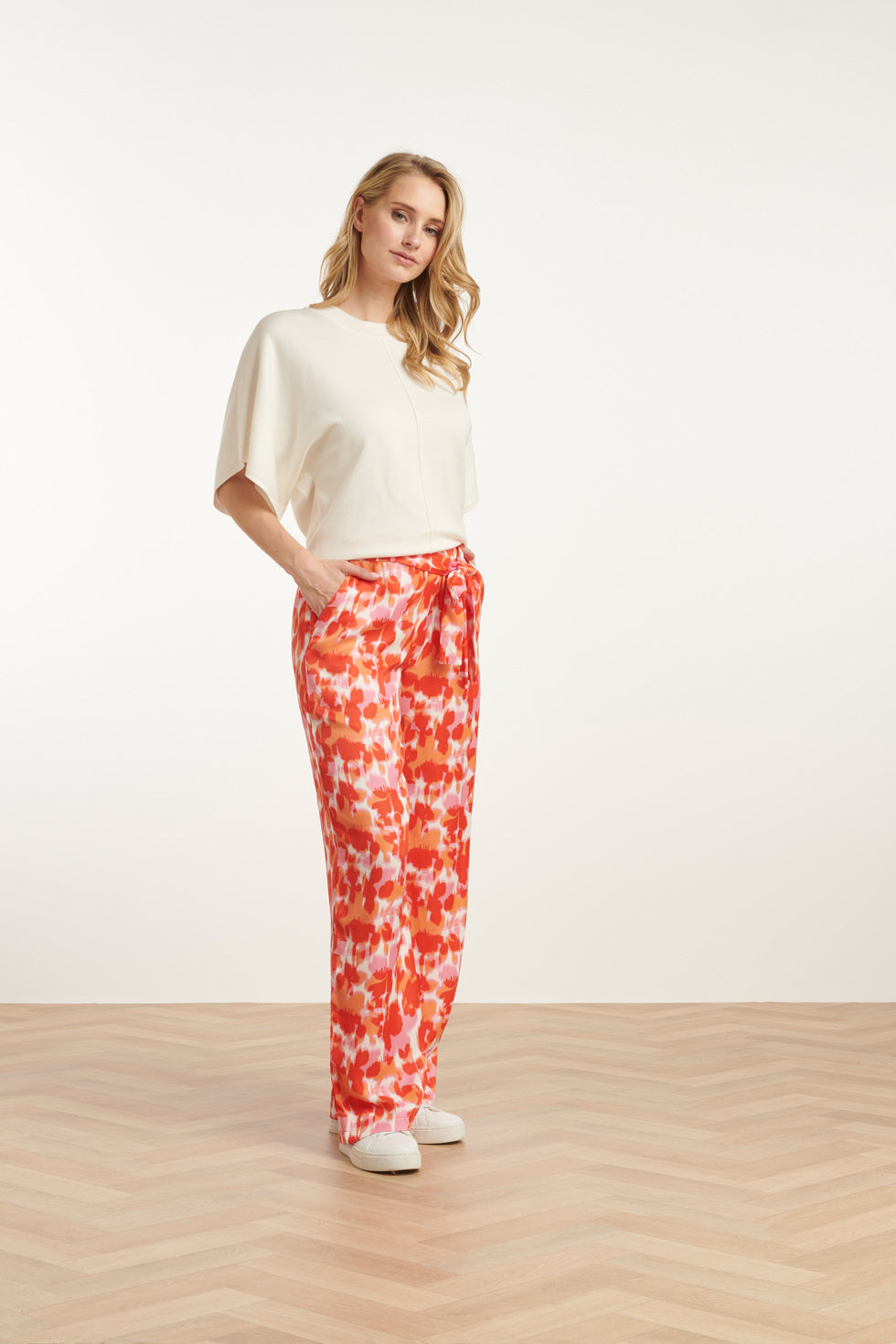 25209 Satijnen Broek Met Peach Bloemenprint