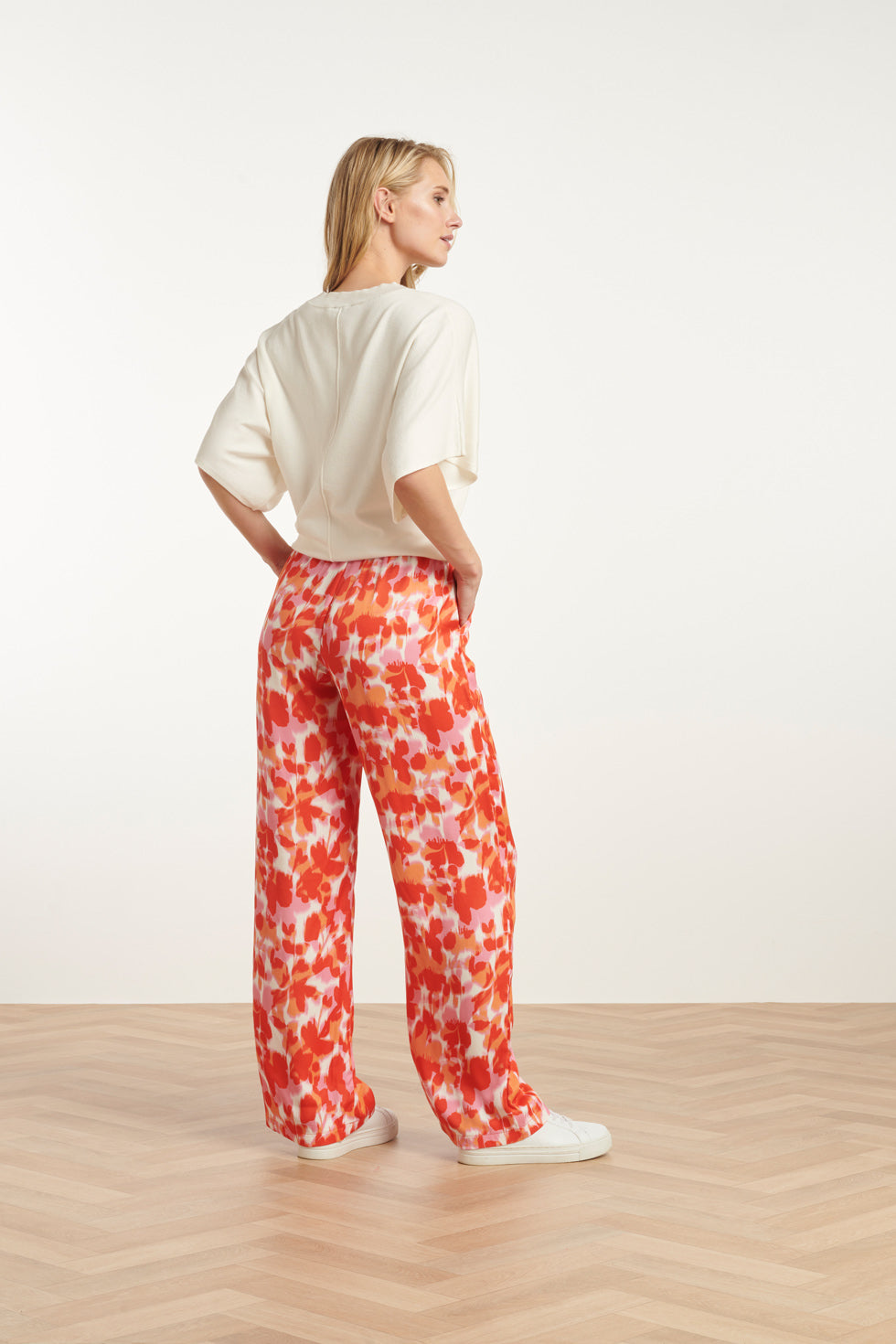 25209 Satijnen Broek Met Peach Bloemenprint