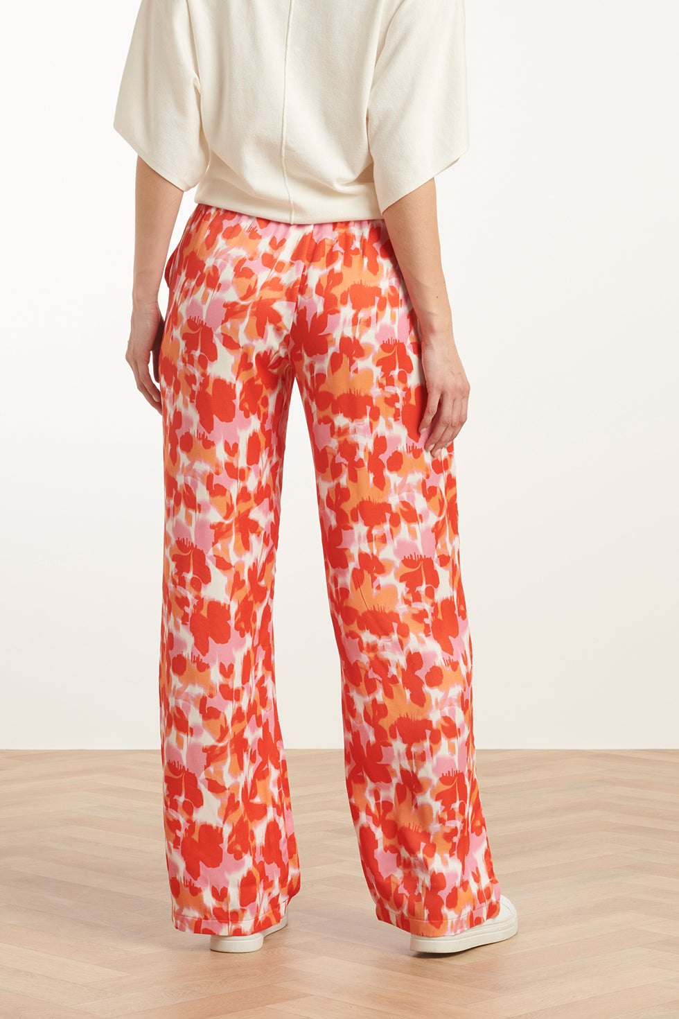 25209 Satijnen Broek Met Peach Bloemenprint