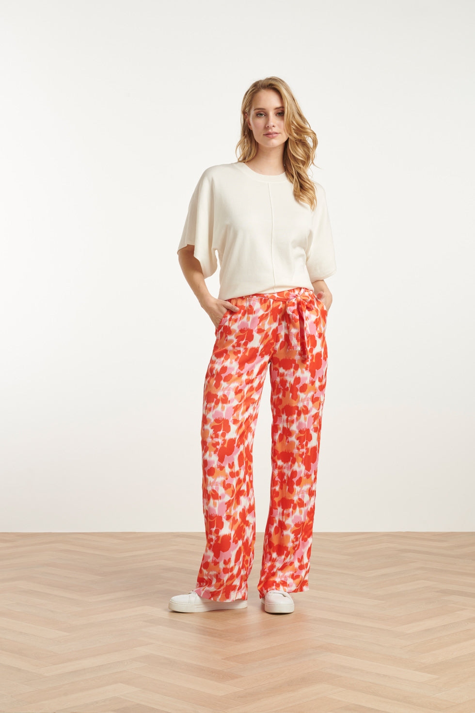 25209 Satijnen Broek Met Peach Bloemenprint