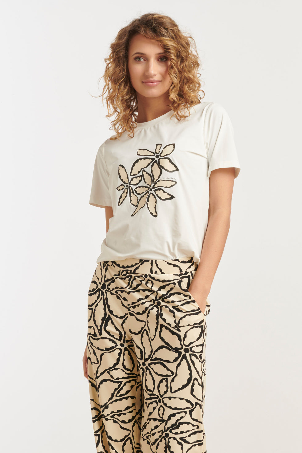 25261 Witte T-Shirt Met Bloemenprint In Travelkwaliteit