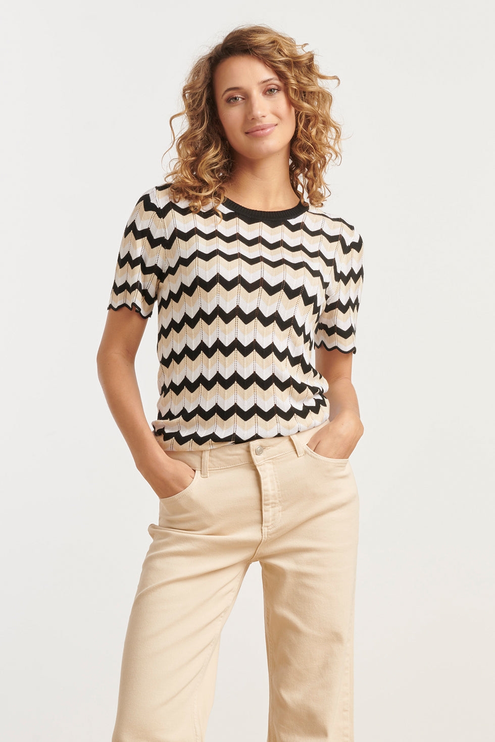 25266 Zigzag Gebreide Top In Off-White, Zwart En Sand